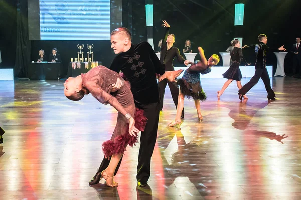 Cracovia, Polonia - 10 dicembre 2017 - Wieczysty Cup Dance Competition. Torneo nazionale di ballo da sala Wieczysty Cup a Cracovia — Foto Stock