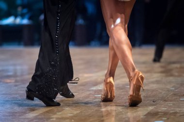 Dans pistinde dans eden çift