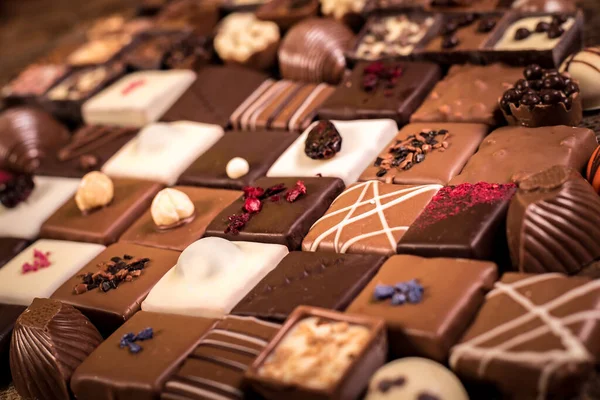 Válogatás Finom Csokoládé Cukorka Fehér Sötét Tejcsokoládé — Stock Fotó