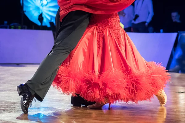 Pasangan Menari Ballroom Tari Pada Kompetisi Tari — Stok Foto