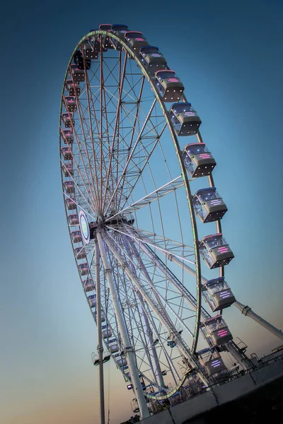 Parque Atracciones Ruedas Grandes Noche —  Fotos de Stock