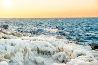 Deniz kenarında buzlu buz