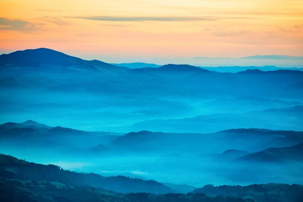 Puesta de sol en las montañas — Foto de Stock