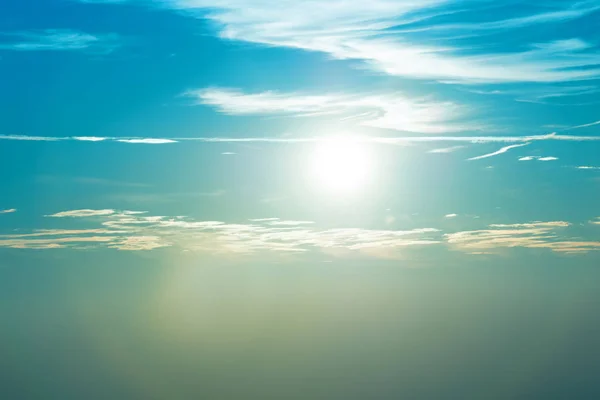 Mavi bulutlu gökyüzü — Stok fotoğraf