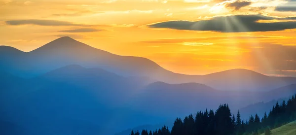 Panorama of sunset in the mountains — Stock Photo, Image