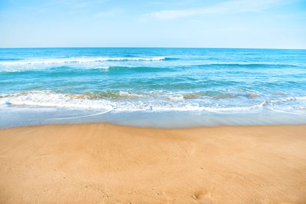 Tropical beach with sand and sea — Stock Photo, Image