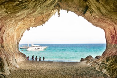 turistler büyük mağara yürüyüş