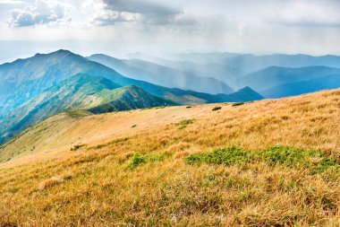şafağın Altın ışık vadi aydınlanır