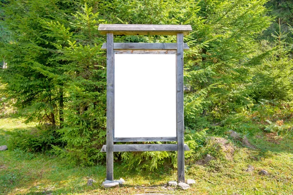 Blank sign board in the park — Stock Photo, Image