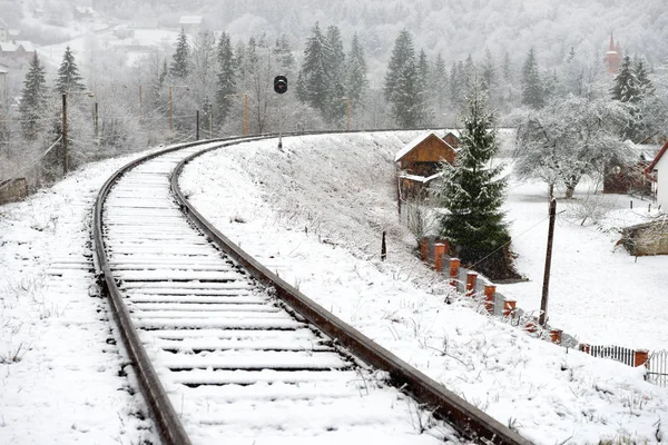 Вид железной дороги в снегу — стоковое фото