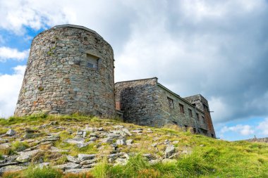 Kale dağın zirvesinde