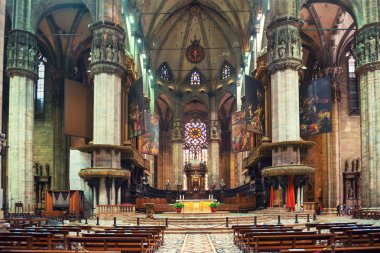 Milano Duomo Katedrali'ne iç