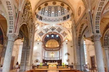 Milano Duomo Katedrali'ne iç