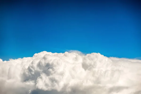 Blaue Wolken und Himmel — Stockfoto