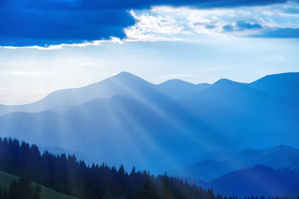 Modré hory při západu slunce — Stock fotografie