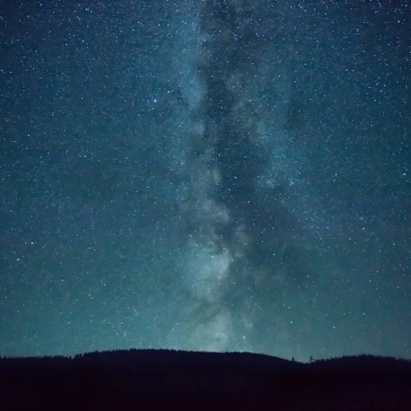 Ночь голубое небо со многими звездами — стоковое фото
