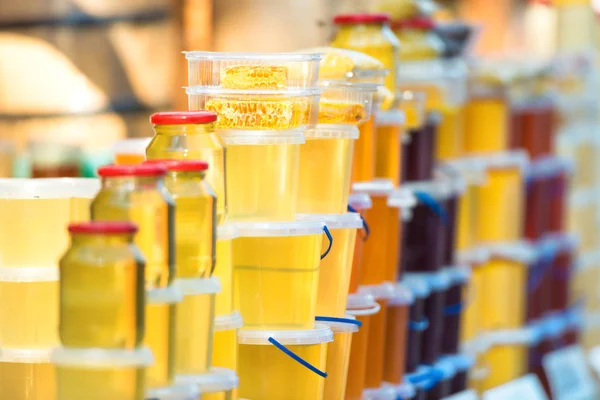 Many jars with honey — Stock Photo, Image
