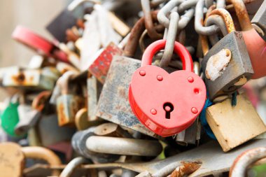 Aşk kırmızı romantik kilit