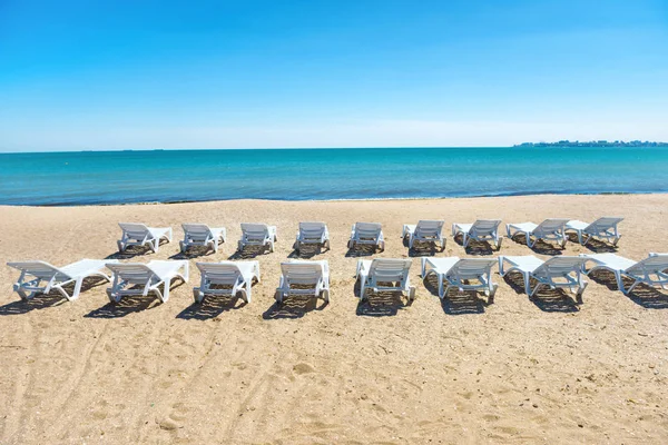 Beach chairs on the beach — Stock Photo, Image