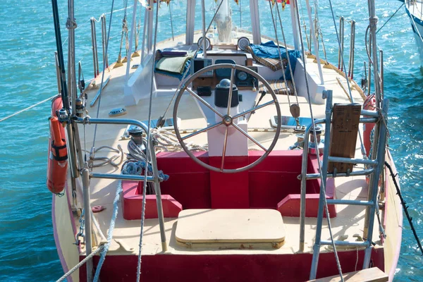 Volante sullo yacht — Foto Stock
