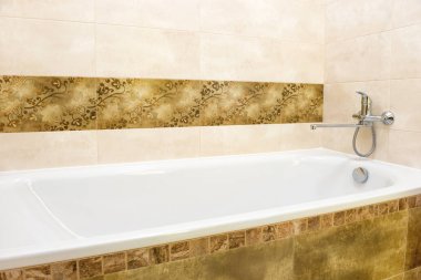 Beyaz küvet yakın çekim