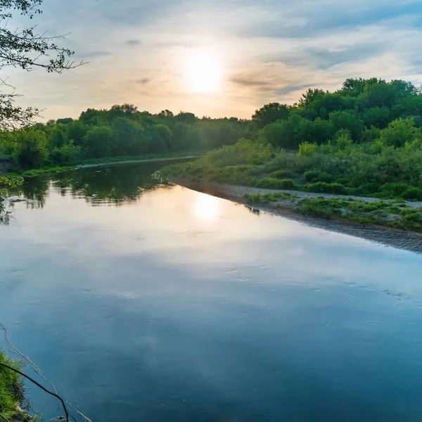 günbatımı Nehri üzerinde