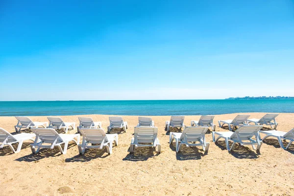 Beach chairs on the beach — Stock Photo, Image
