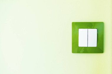  yeşil duvar ışık geçiş 