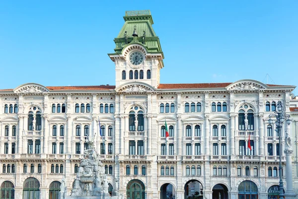 Palác a staré budovy v Terstu — Stock fotografie