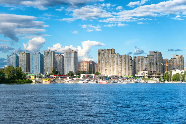 şehir merkezinde yat bağlama ile