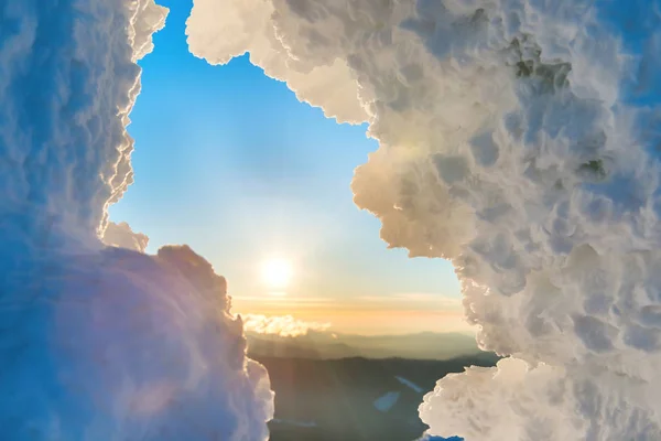Günbatımı karşı buz yapısı — Stok fotoğraf