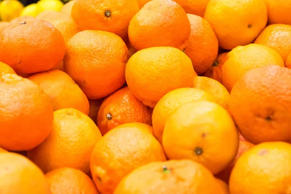 Stos świeżych pomarańczy — Zdjęcie stockowe