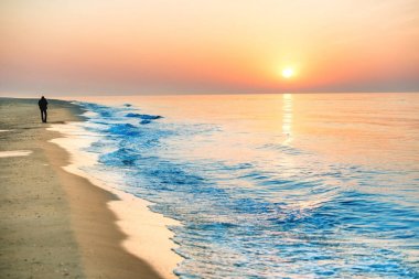 Sunset Beach uzun sahil şeridi ile