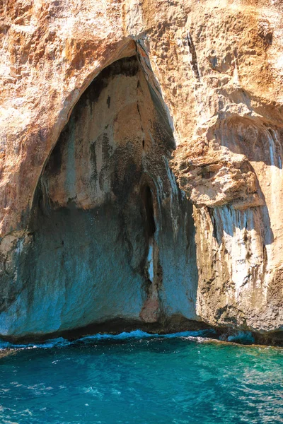 Big sea cave in mediterranean coast — Stock Photo, Image
