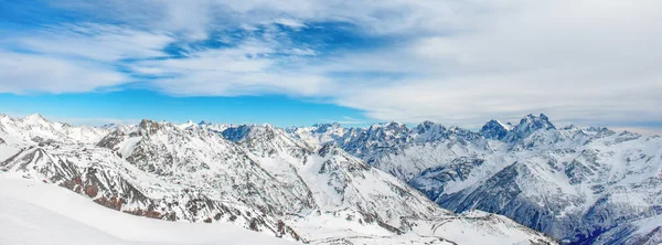Panorama Paisaje Invernal Con Picos Cielo Azul —  Fotos de Stock