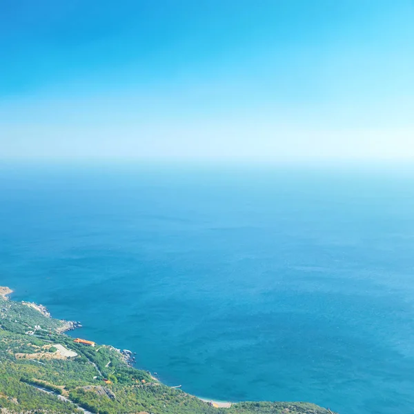 Mar Azul Costa Verde Con Cielo Desde Vista Aérea —  Fotos de Stock