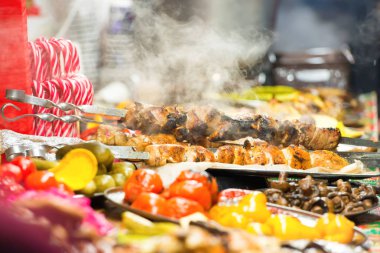 Sokak gıda festifal, Bulaşık sırası açık vitrin ürün yelpazesine