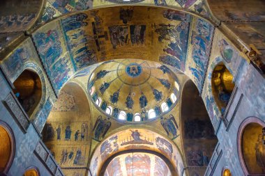 Venice, İtalya - 15 Ağustos 2014: İç San Marco Bazilikası Venedik, İtalya