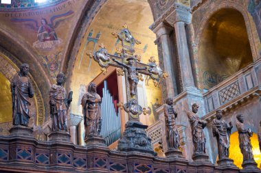 Venice, İtalya - 15 Ağustos 2014: İç San Marco Bazilikası Venedik, İtalya