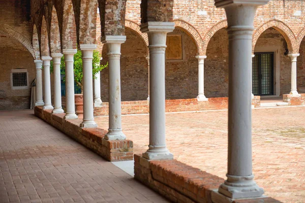 Interior Velha Casa Tijolos Com Colunas Veneza Itália — Fotografia de Stock