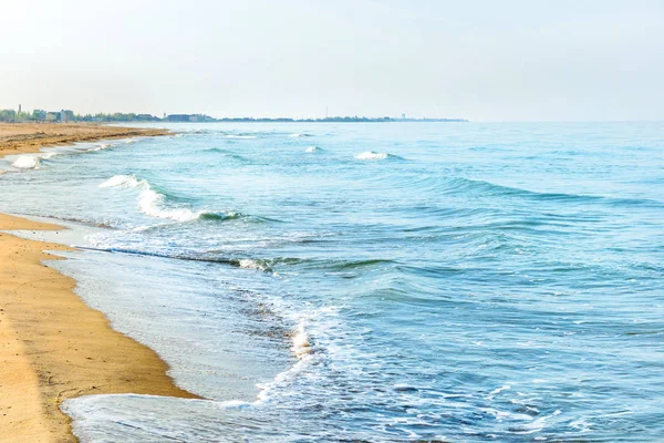 Длинный Тропический Песчаный Пляж Морской Волной — стоковое фото