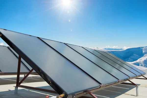 Solarzellen Den Bergen Der Wintersaison — Stockfoto