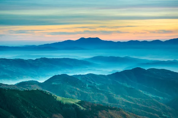 Kolorowy Krajobraz Zachód Słońca Góry Błękitne — Zdjęcie stockowe