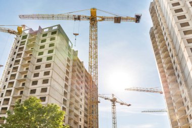 Vinçli inşaat alanı