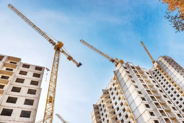 Chantier de construction avec grues — Photo