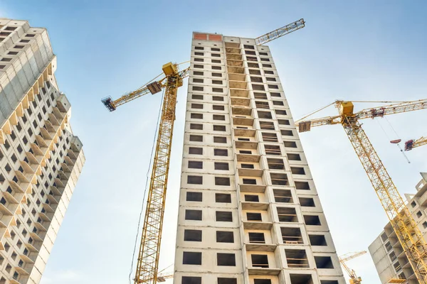 Chantier de construction avec grues — Photo