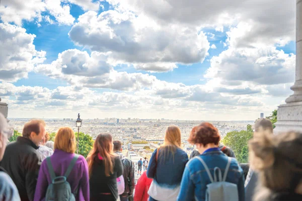 Ceux qui regardent vers Paris depuis Montmartr — Photo