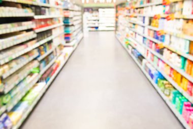 Bulanık depo arka planı olarak market veya süpermarket iç mimarisi