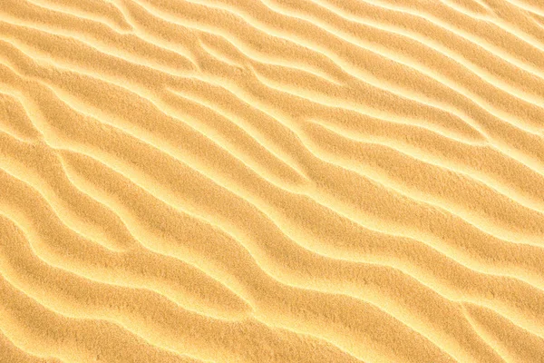黄色の砂漠の砂砂丘のテクスチャ 自然の背景として使用することができます — ストック写真