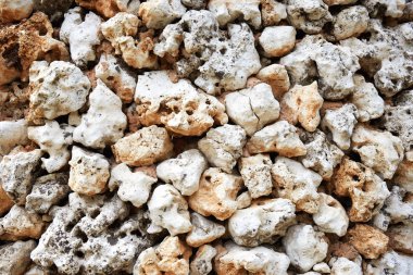 Eski tuğlalardan kalma eski sarı taştan arka plan duvarı. Arkaplan dokusu